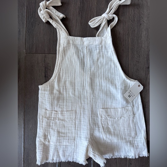 Billabong Pants - NWT Billabong Beach Crush Romper size medium!